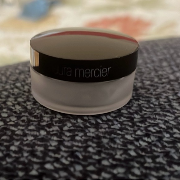 Laura Mercier Universal Invisible Loose Setting Powder Mini - Picture 3 of 4